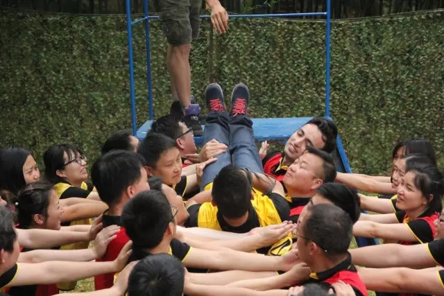“向梦想出发” Z6尊龙销售团建运动完善绽放